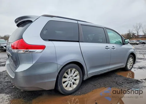 2012 Toyota Sienna Xle 7-Passenger z USA, uszkodzony, nr VIN 5TDDK3DC1CS030689